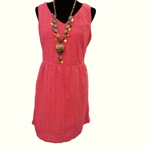 L.L. Bean Dresses & Skirts - L.L.Bean Dress Fuschia Eyelet Lace Sleeveless Set-In‎ Waist  size 12